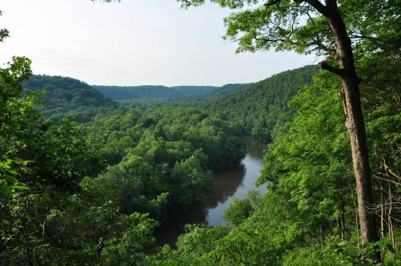 Vista do Green River durante caminhada no Mammoth Cave National park, em Kentucky, nos Estados Unidos